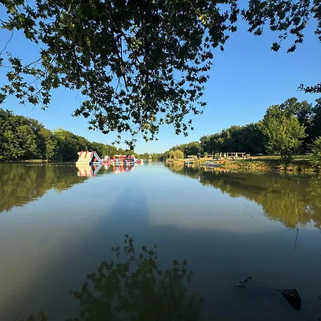 Les Lacs D'armagnac Кемпинг